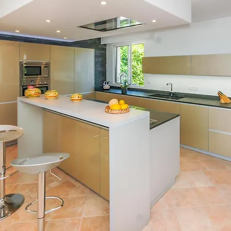 Juan-les-pins Sleeps 6 Pool Air Con Wifi Villa *