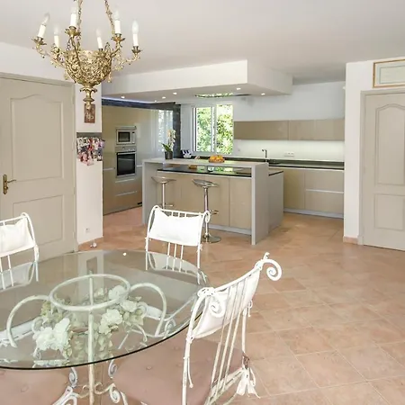 Juan-les-pins Sleeps 6 Pool Air Con Wifi * Juan-les-Pins