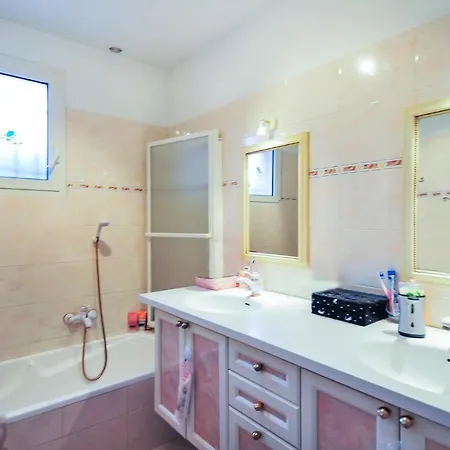 Juan-les-pins Sleeps 6 Pool Air Con Wifi * Juan-les-Pins